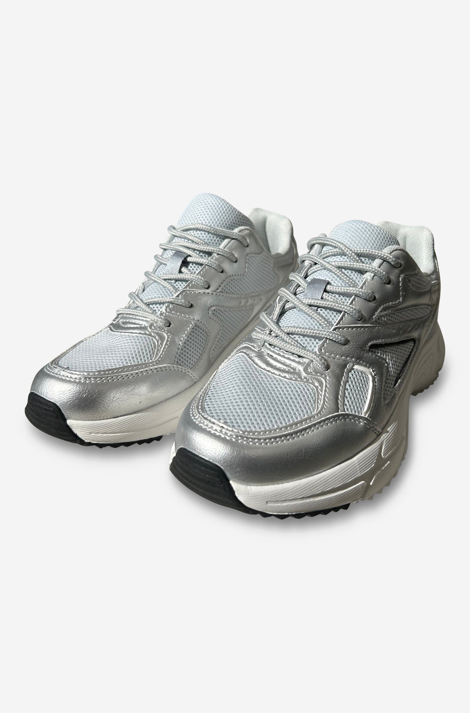 ZAPATO DEPORTIVO METALIZADO