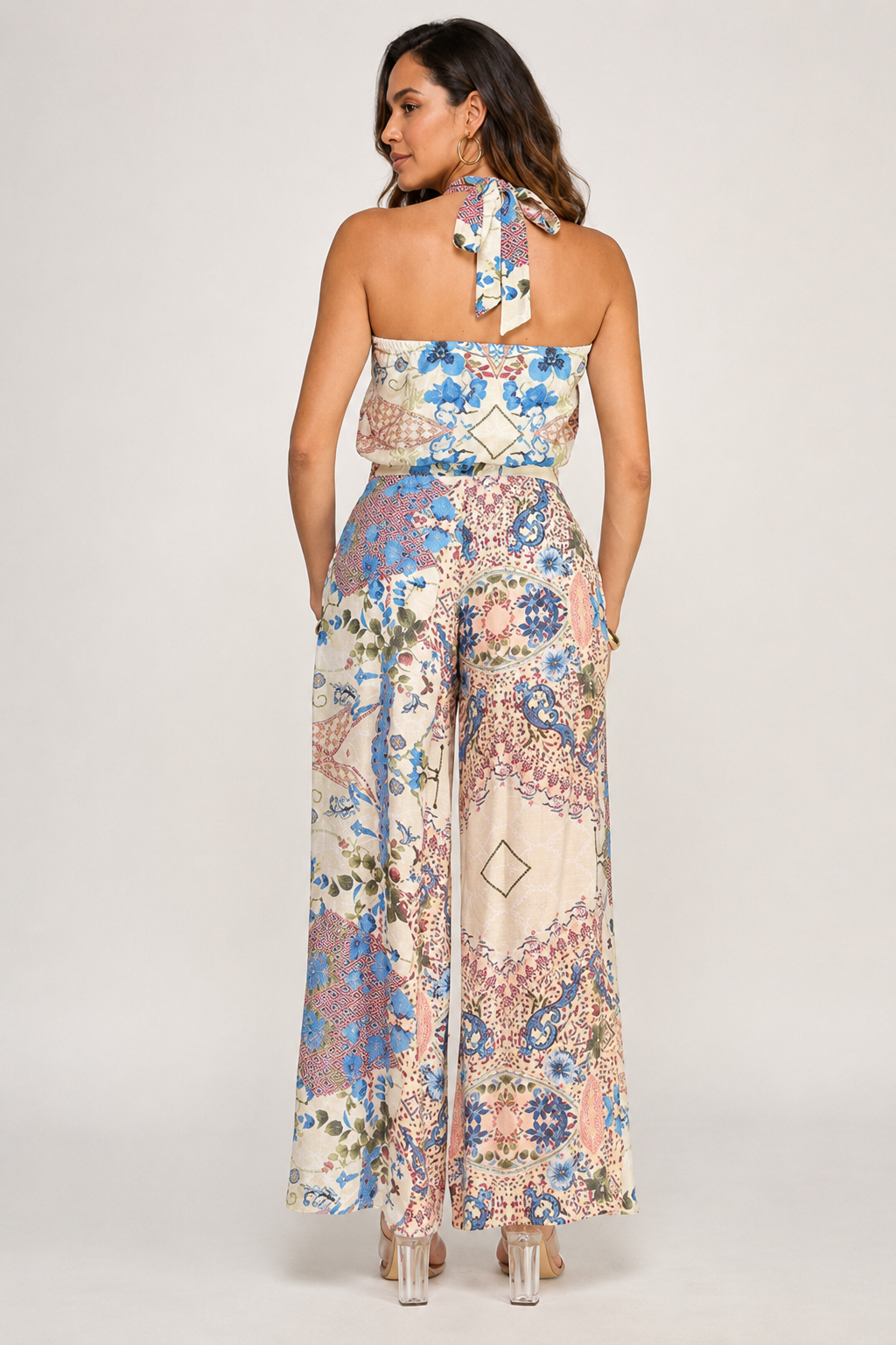 Conjunto de top halter estampado y pantalón de pierna ancha