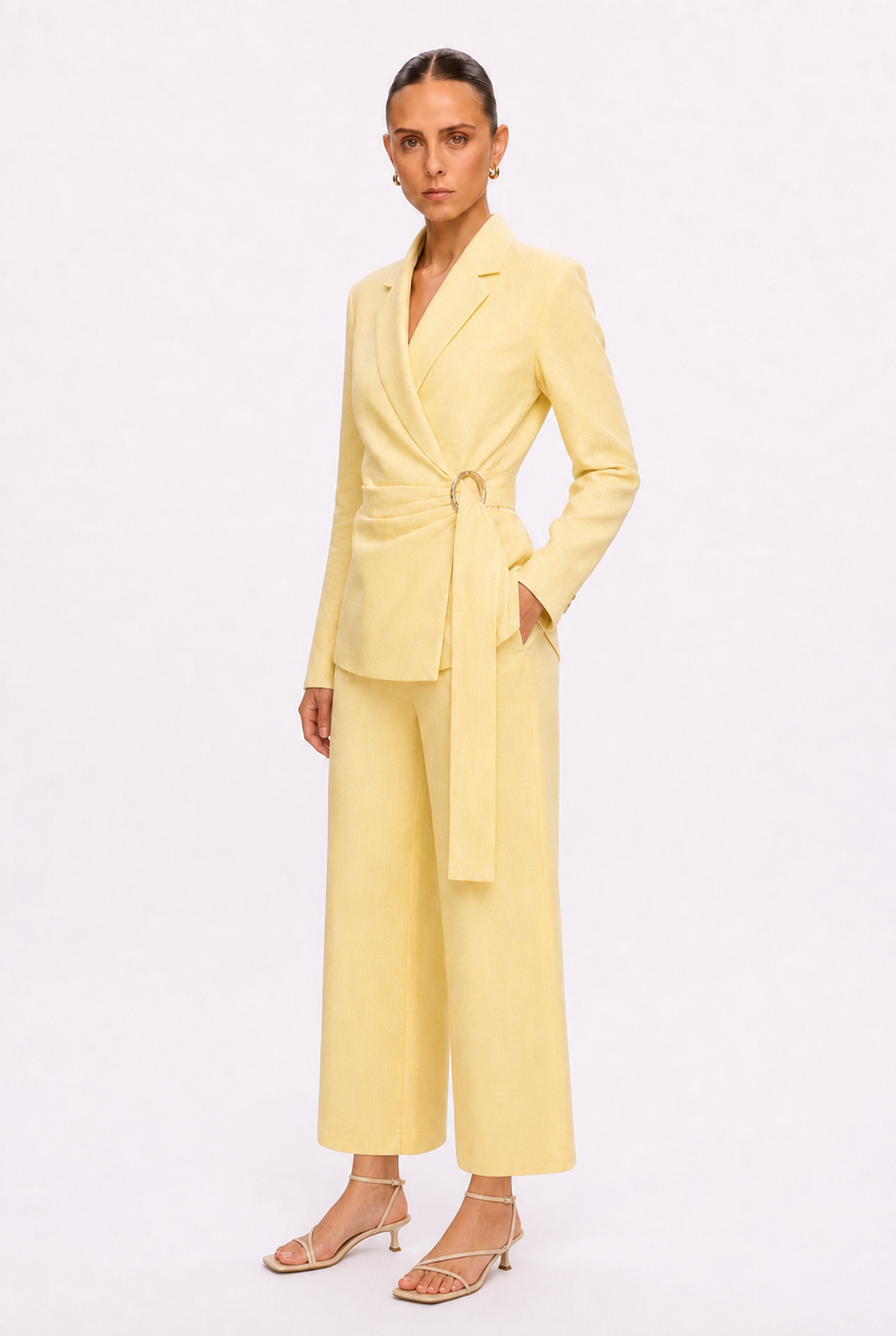 PASTEL YELLOW TAILORED BLAZER AND PANTS SET - Three-quarter view