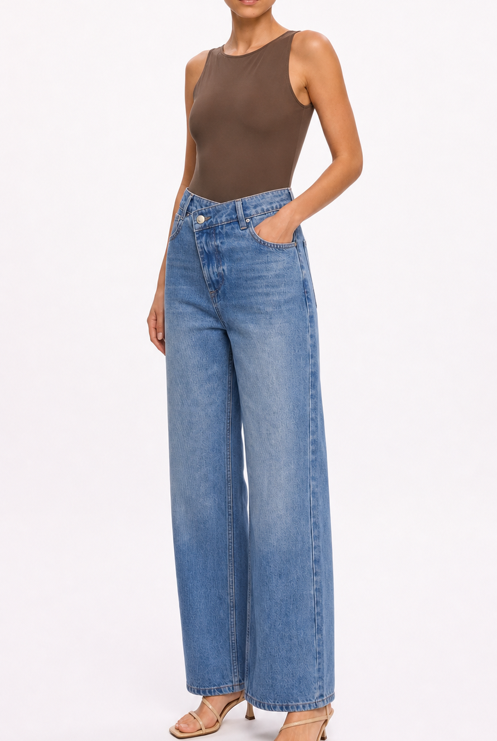 CHOCOLATE SLEEVELESS CREW NECK BODYSUIT - Three-quarter view