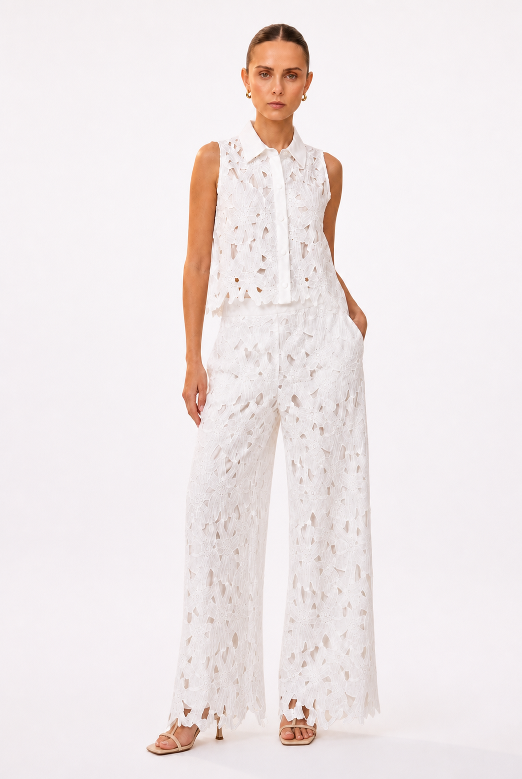 WHITE OPENWORK VEST AND PANTS SET - Three-quarter view